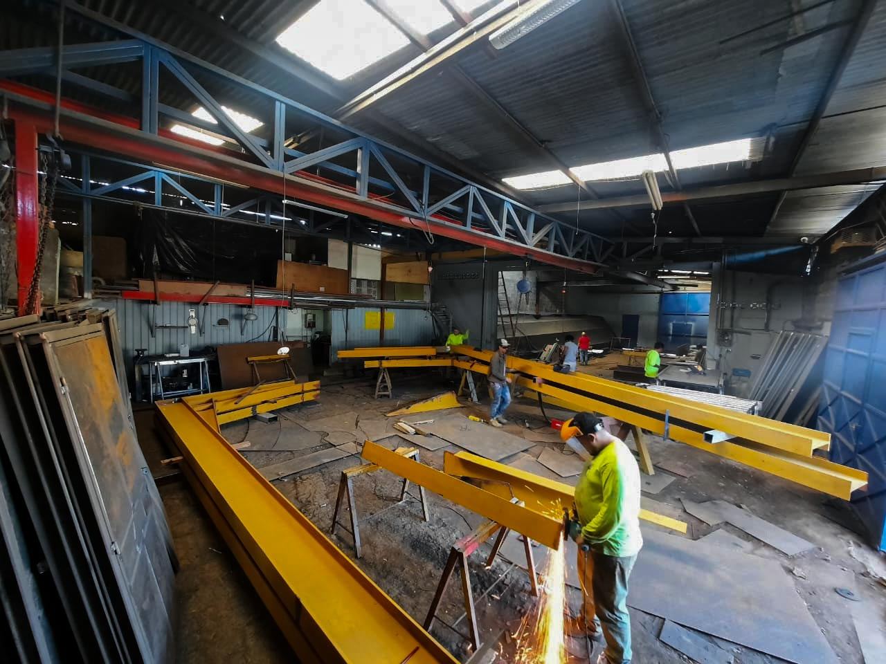 Taller de fabricación de estructuras metálicas de TJS Estructuras